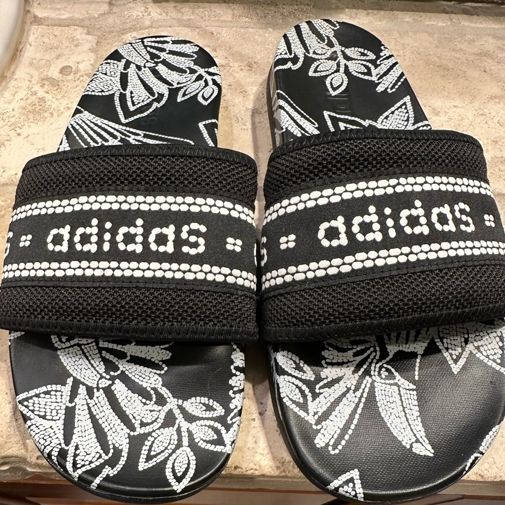 Adidas slides. Black / White size 9 - Picture 5 of 5